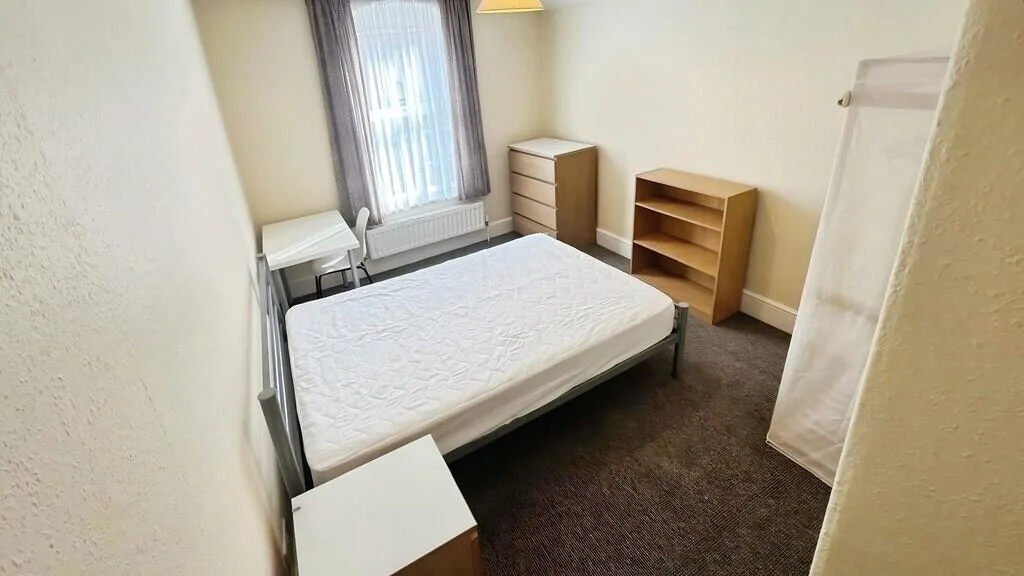 5 bedroom terraced house for rent