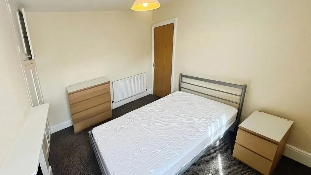 5 bedroom terraced house for rent