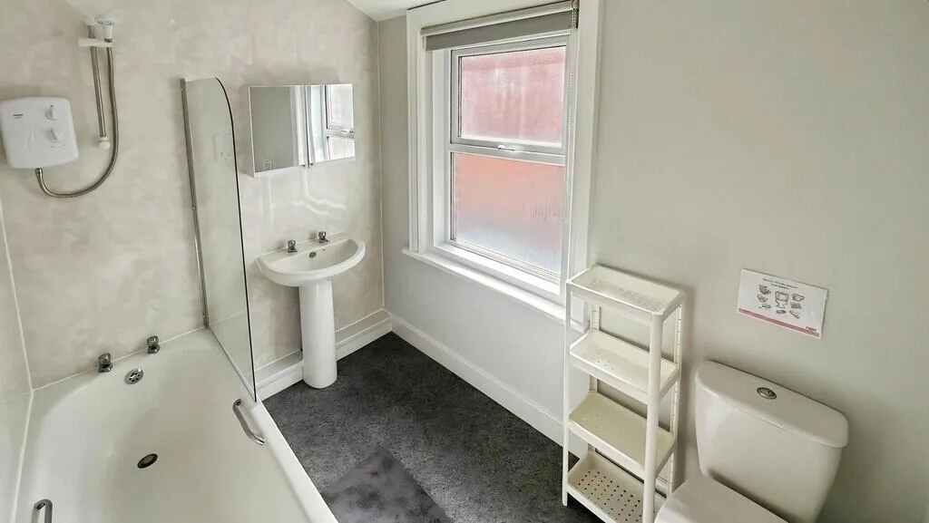 5 bedroom terraced house for rent