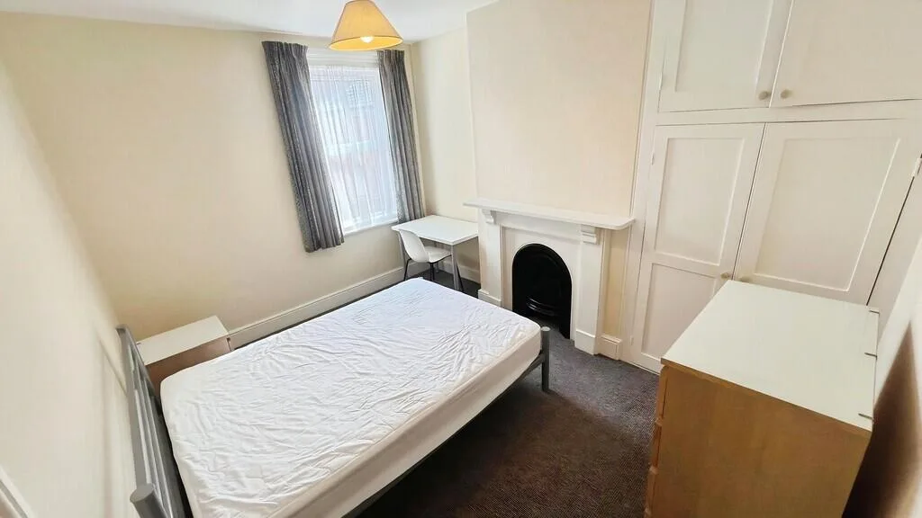 5 bedroom terraced house for rent