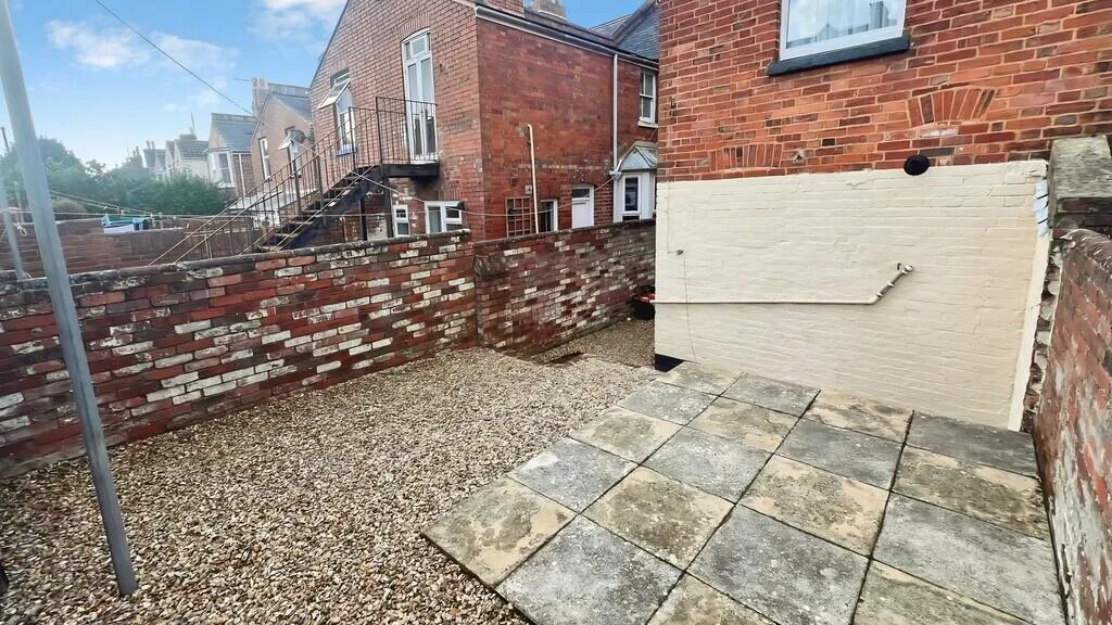 5 bedroom terraced house for rent