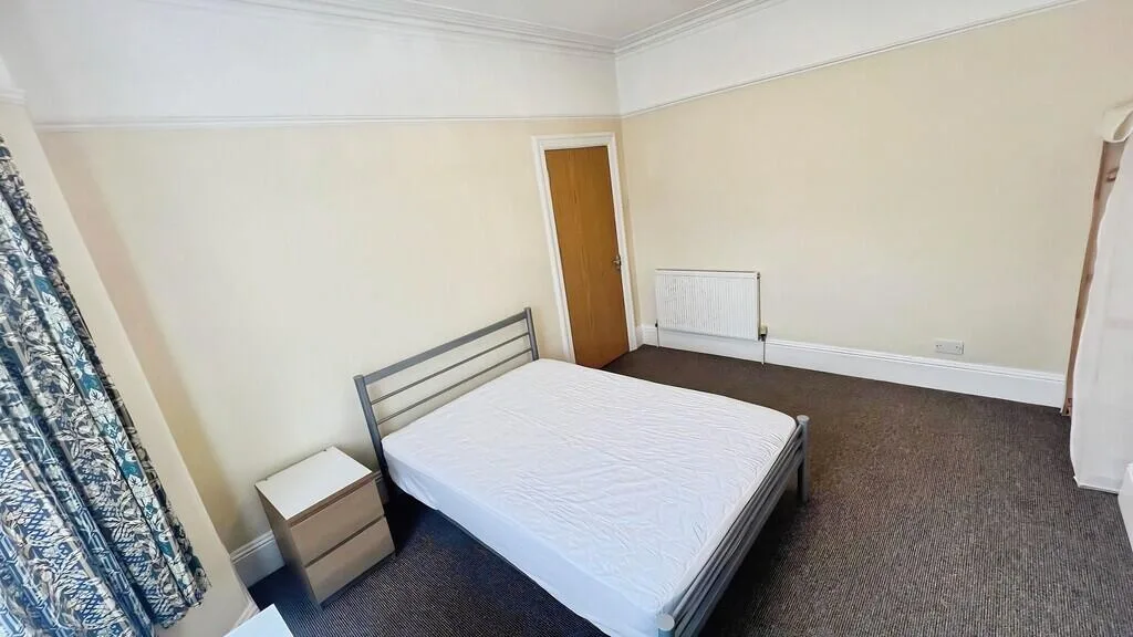 5 bedroom terraced house for rent