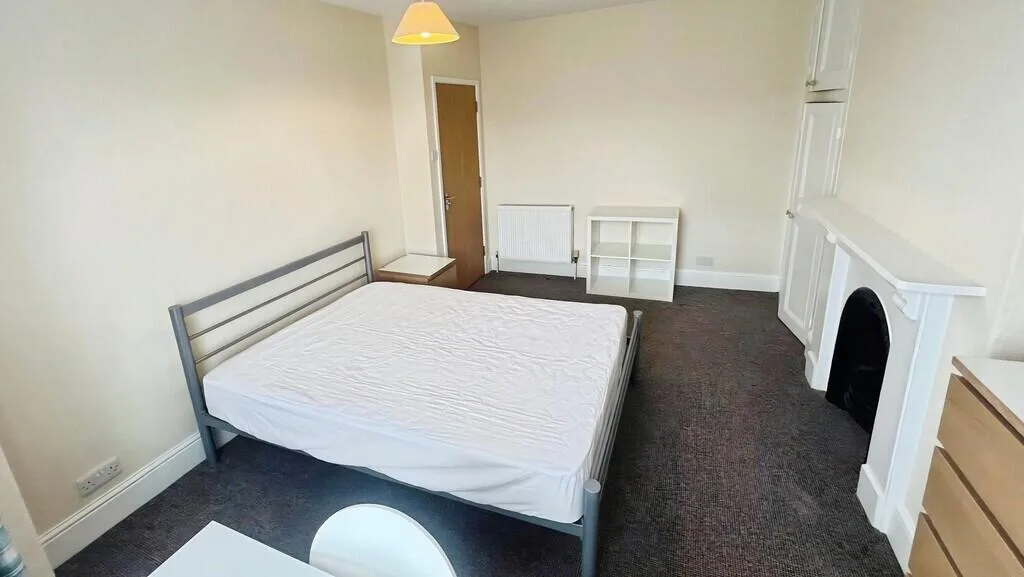 5 bedroom terraced house for rent