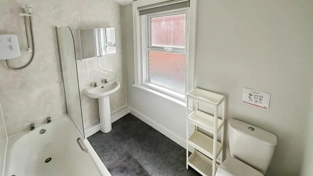 5 bedroom terraced house for rent