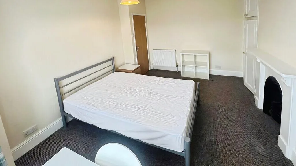 5 bedroom terraced house for rent