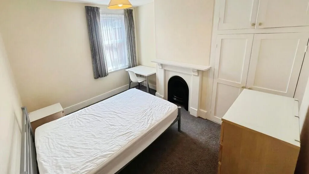 5 bedroom terraced house for rent