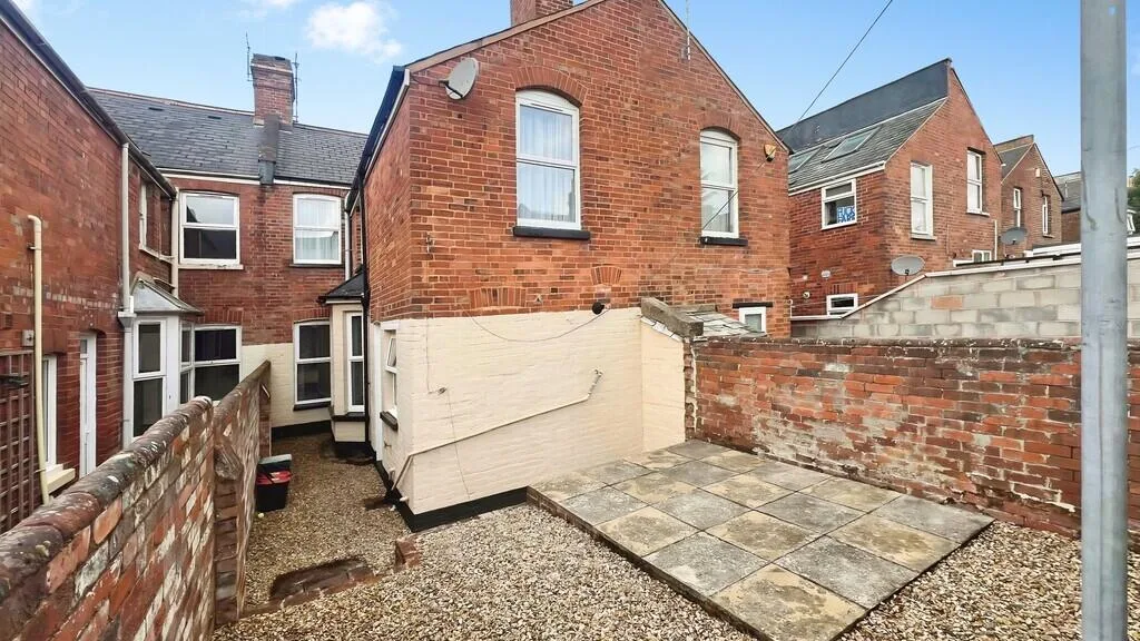 5 bedroom terraced house for rent