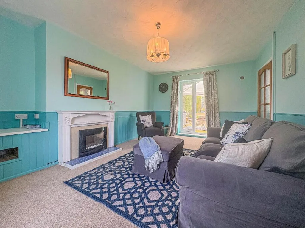 3 bedroom semi-detached house for rent