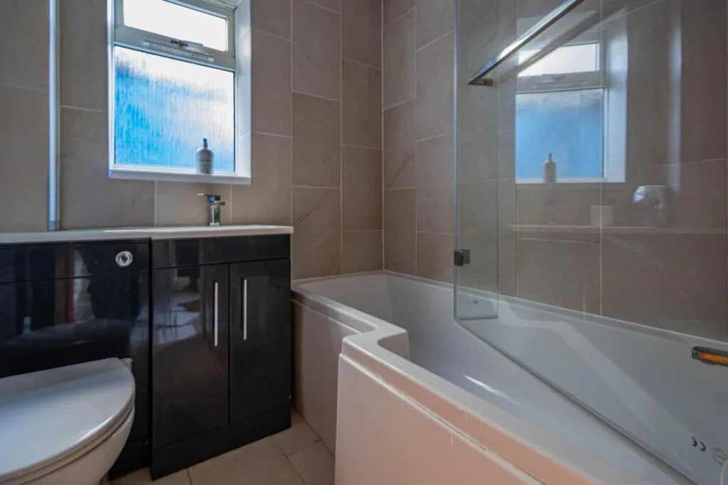 3 bedroom semi-detached house for rent