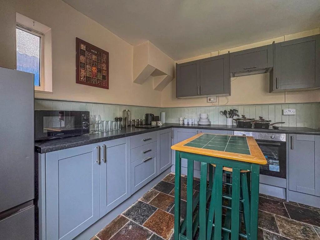 3 bedroom semi-detached house for rent