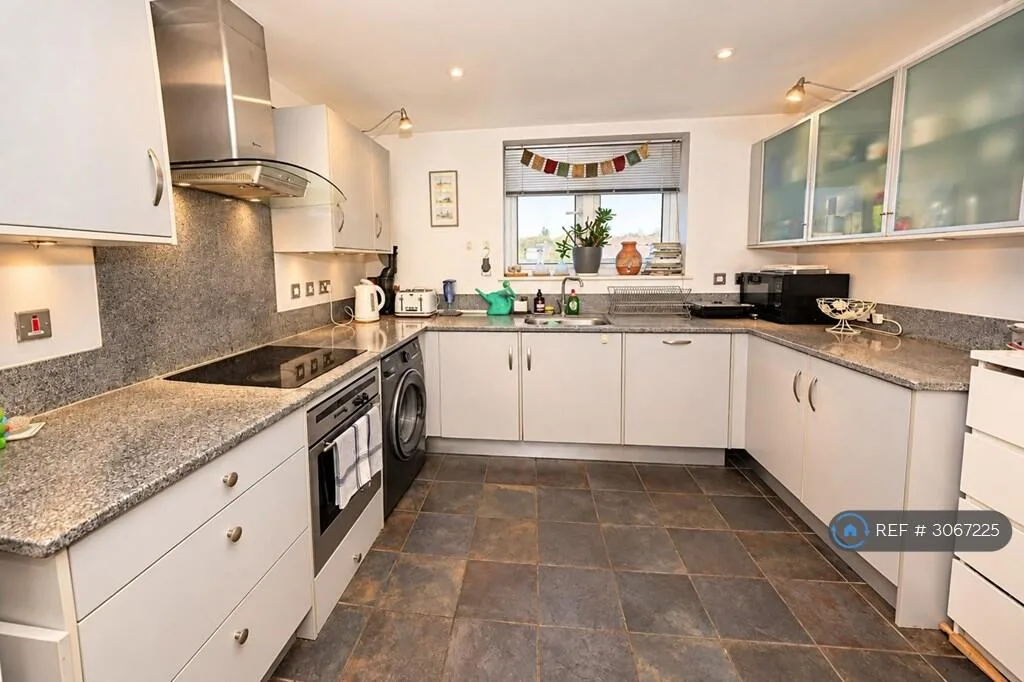 3 bedroom flat for rent