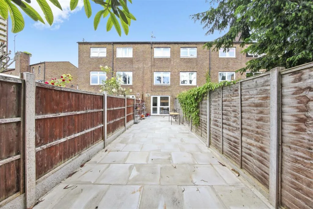 1 bedroom house share for rent