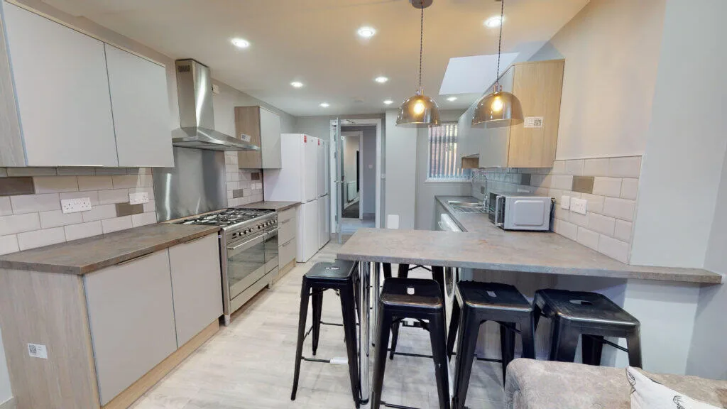 6 bedroom house for rent