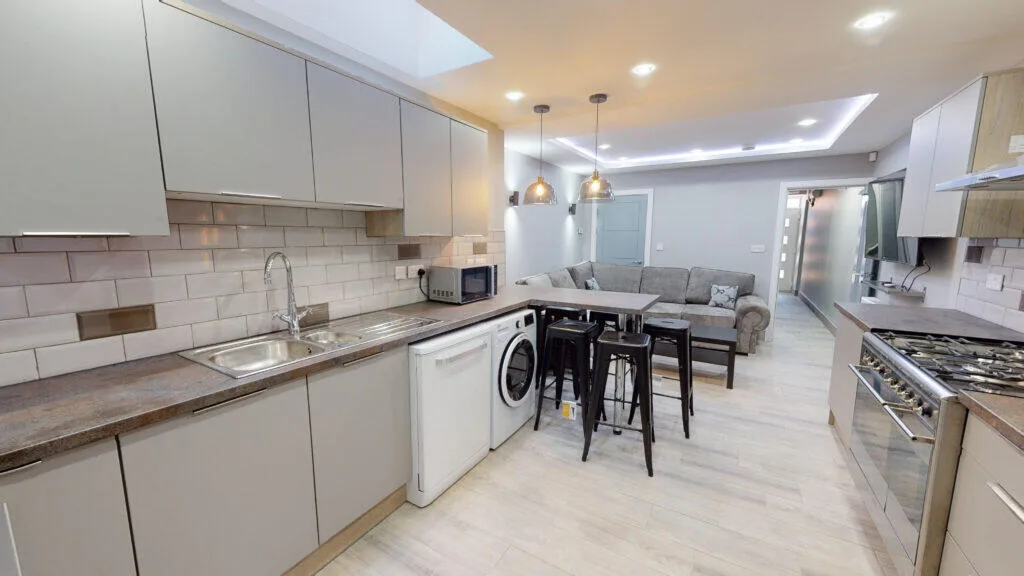 6 bedroom house for rent