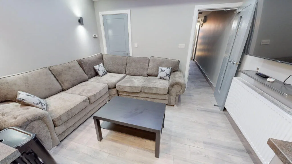 6 bedroom house for rent