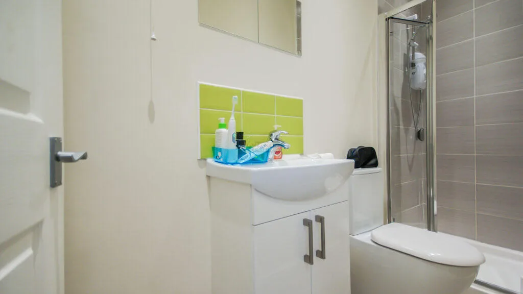 5 bedroom terraced house for rent