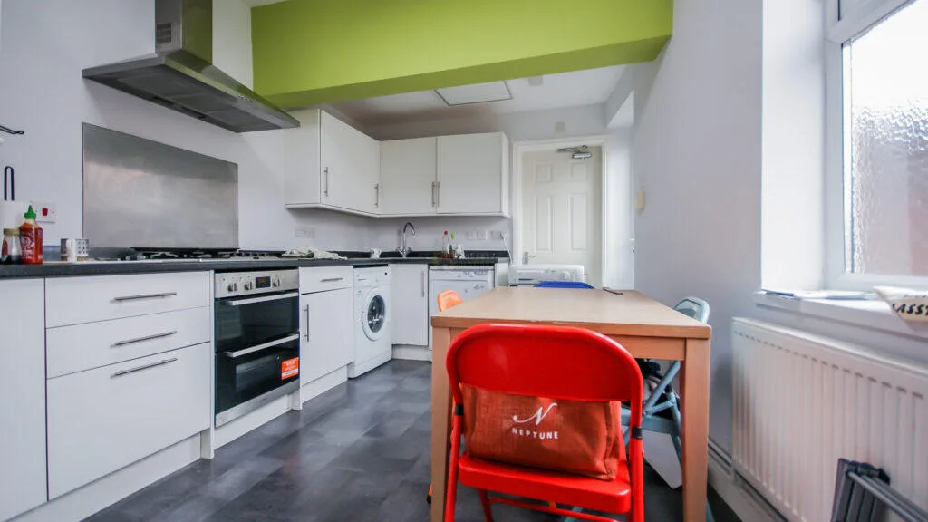 5 bedroom terraced house for rent