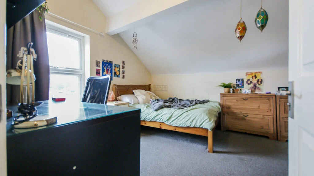 5 bedroom terraced house for rent