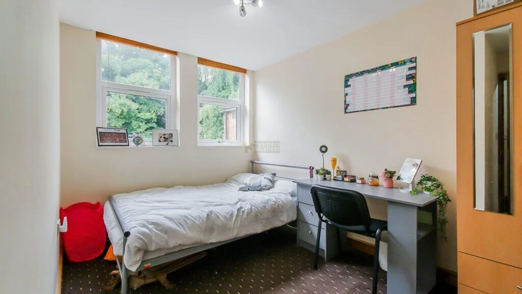 5 bedroom terraced house for rent