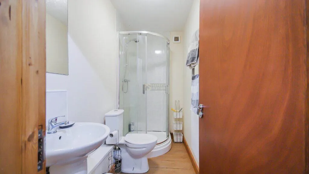 5 bedroom terraced house for rent