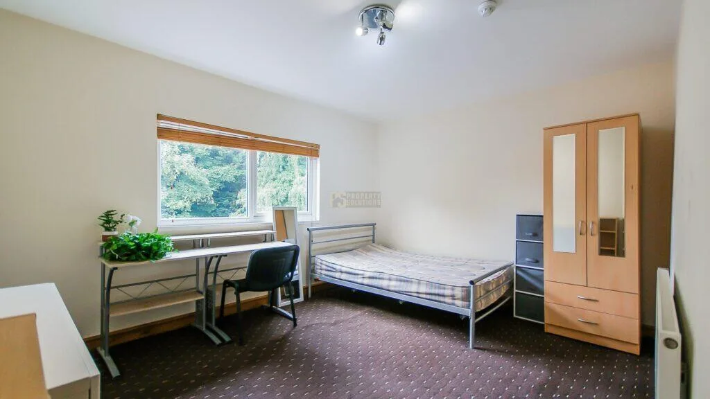 5 bedroom terraced house for rent