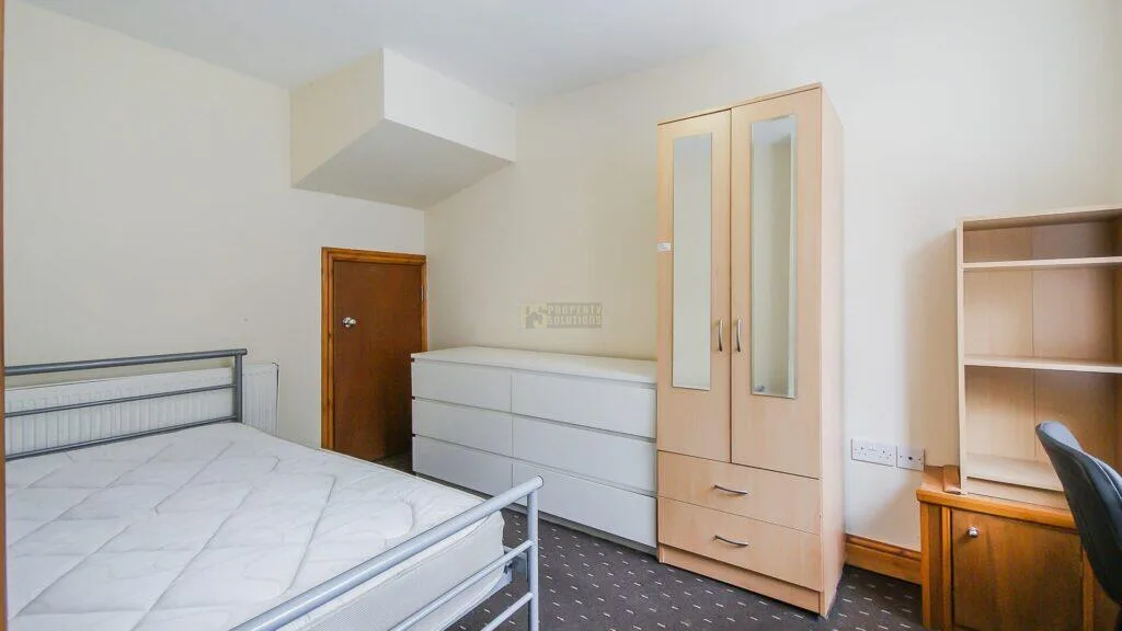 5 bedroom terraced house for rent