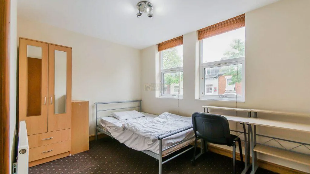 5 bedroom terraced house for rent