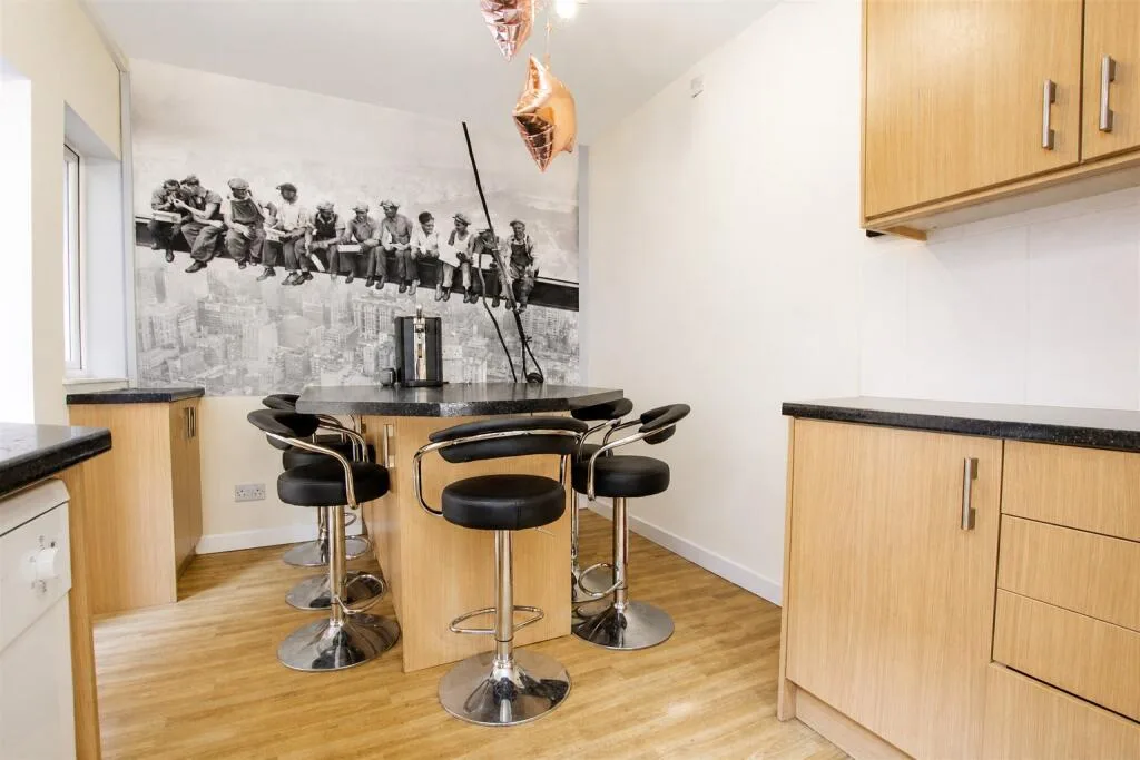 8 bedroom terraced house for rent