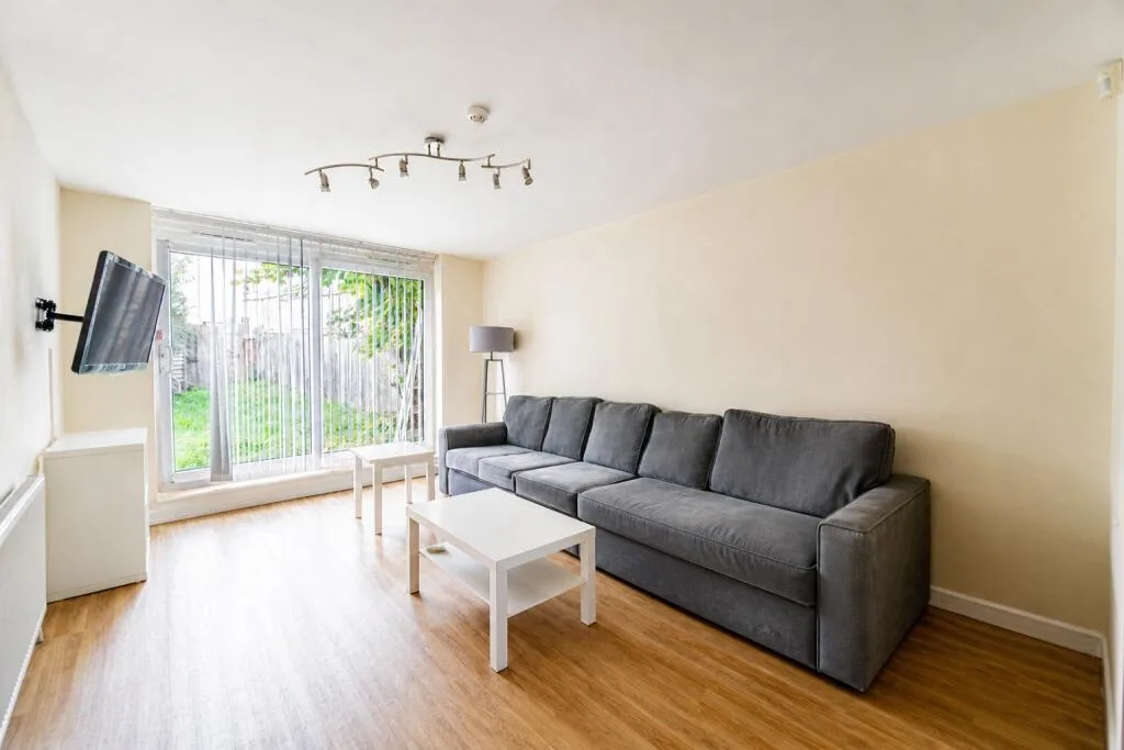 8 bedroom terraced house for rent