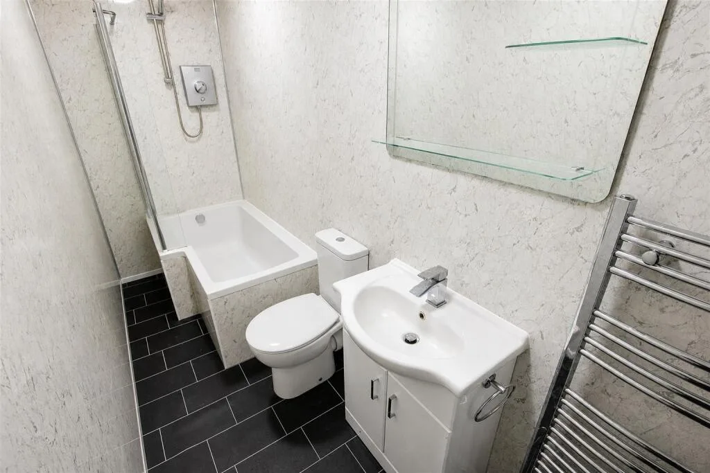 8 bedroom terraced house for rent