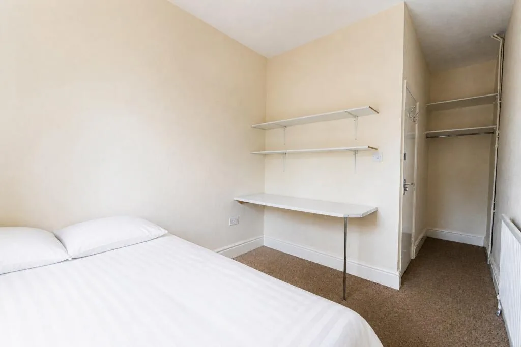 8 bedroom terraced house for rent