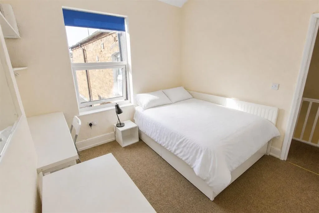 8 bedroom terraced house for rent