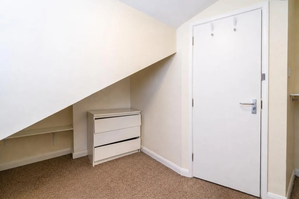 8 bedroom terraced house for rent