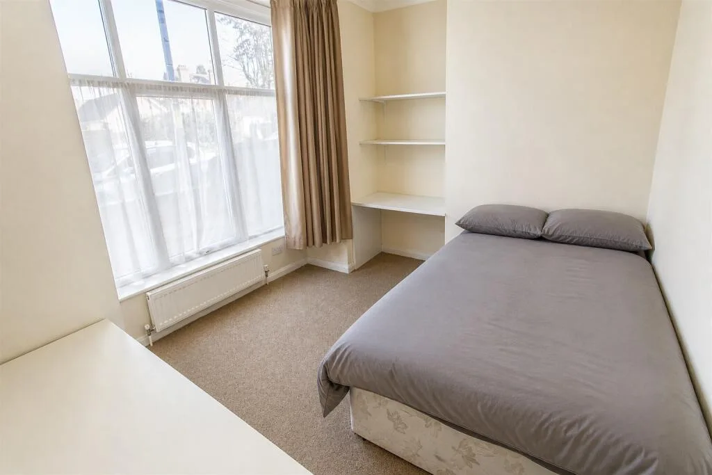 8 bedroom terraced house for rent