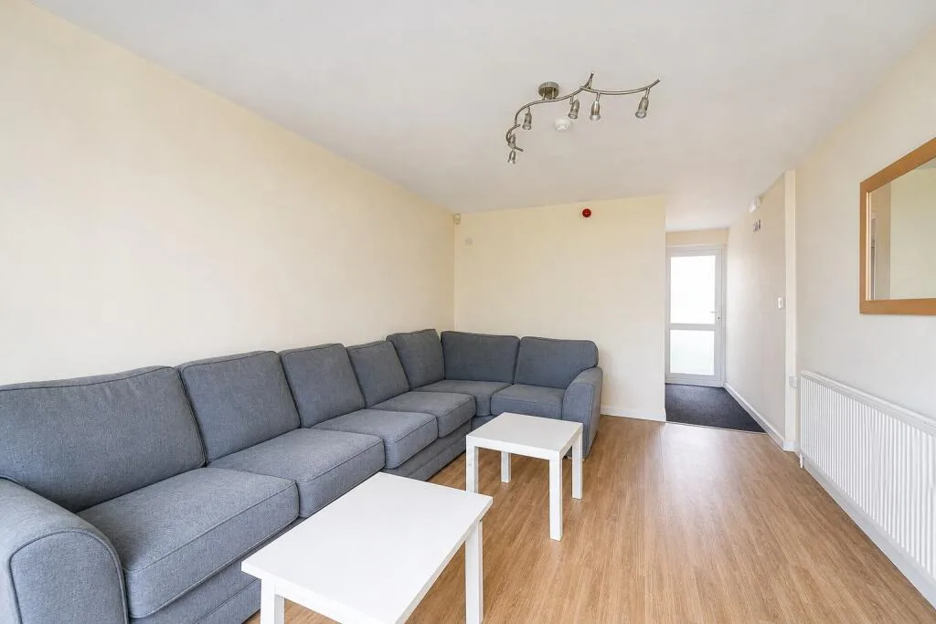 8 bedroom terraced house for rent