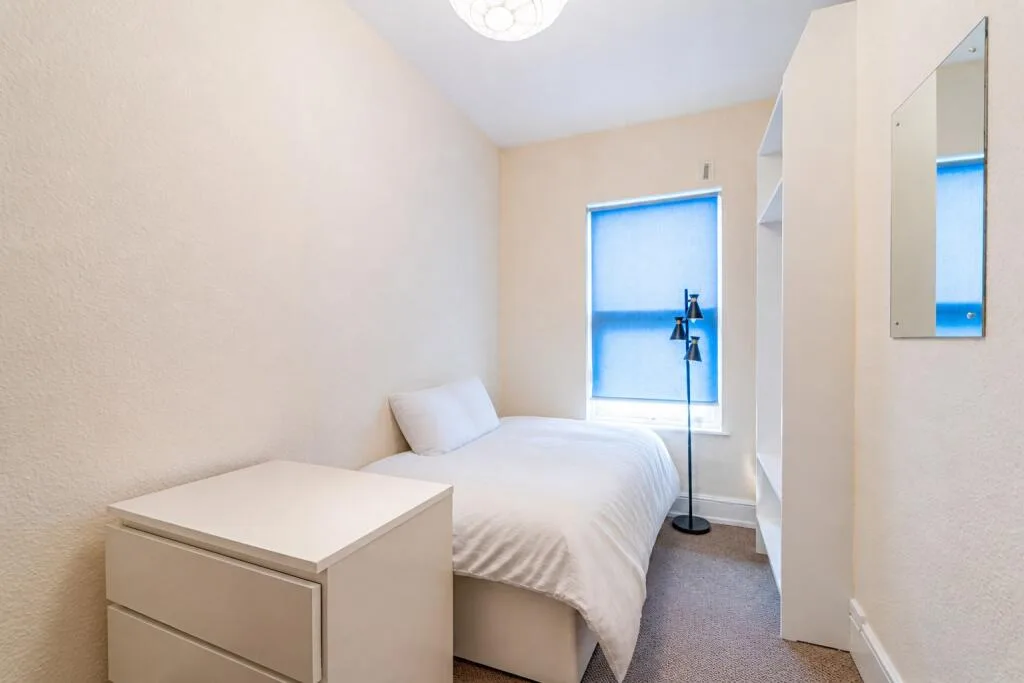 8 bedroom terraced house for rent