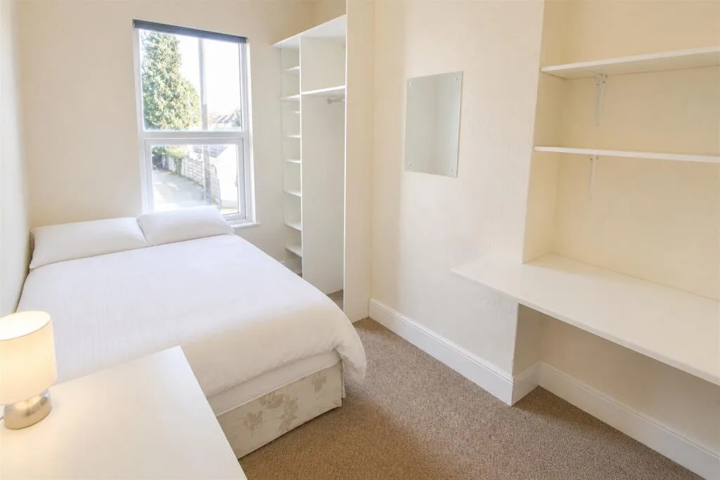 8 bedroom terraced house for rent