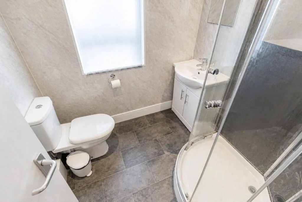 8 bedroom terraced house for rent