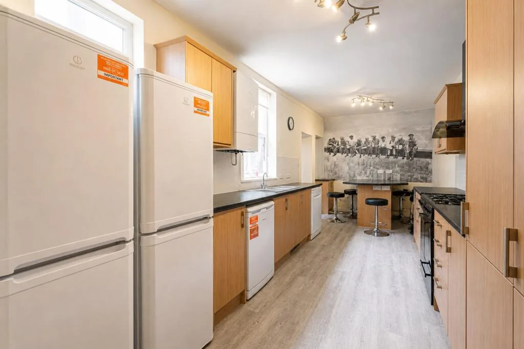 8 bedroom terraced house for rent