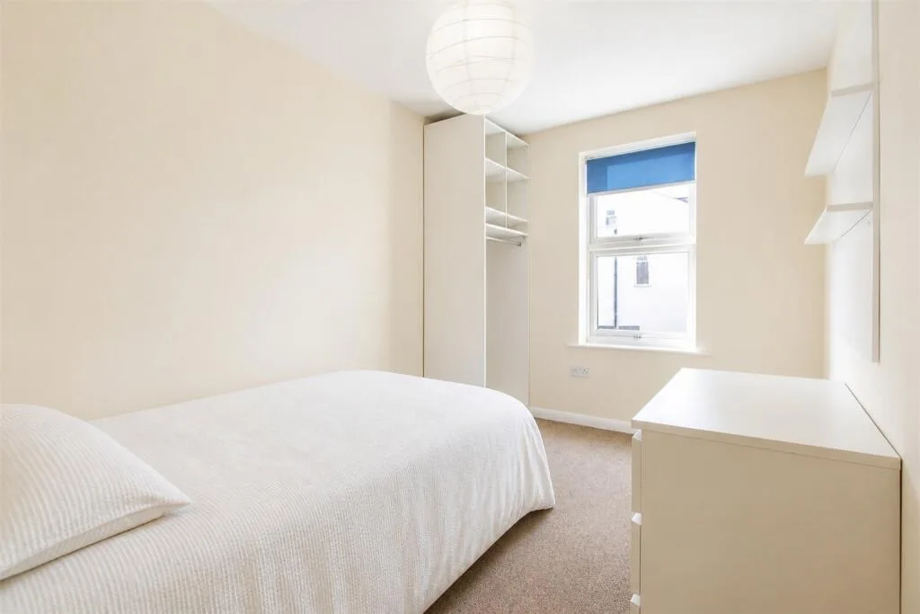 8 bedroom terraced house for rent
