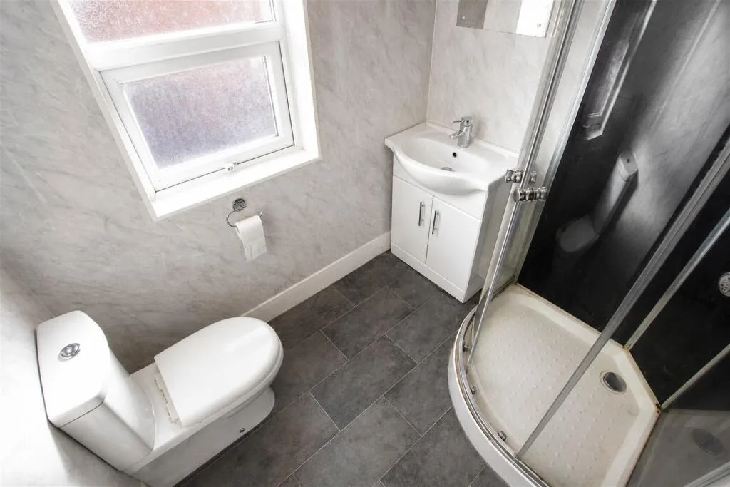 8 bedroom terraced house for rent