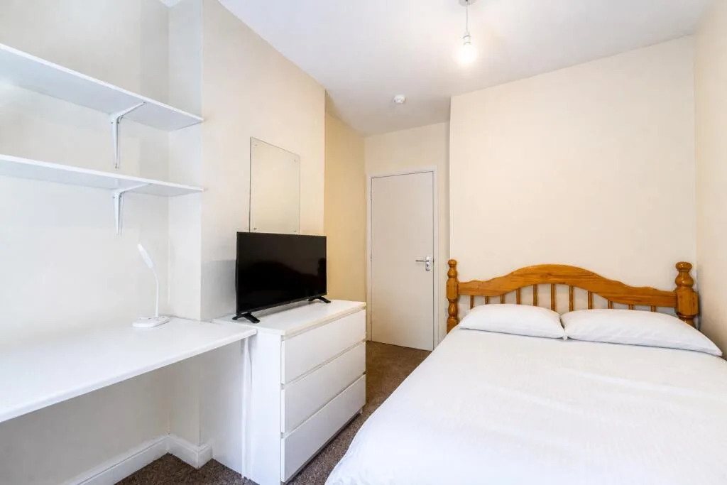 8 bedroom terraced house for rent