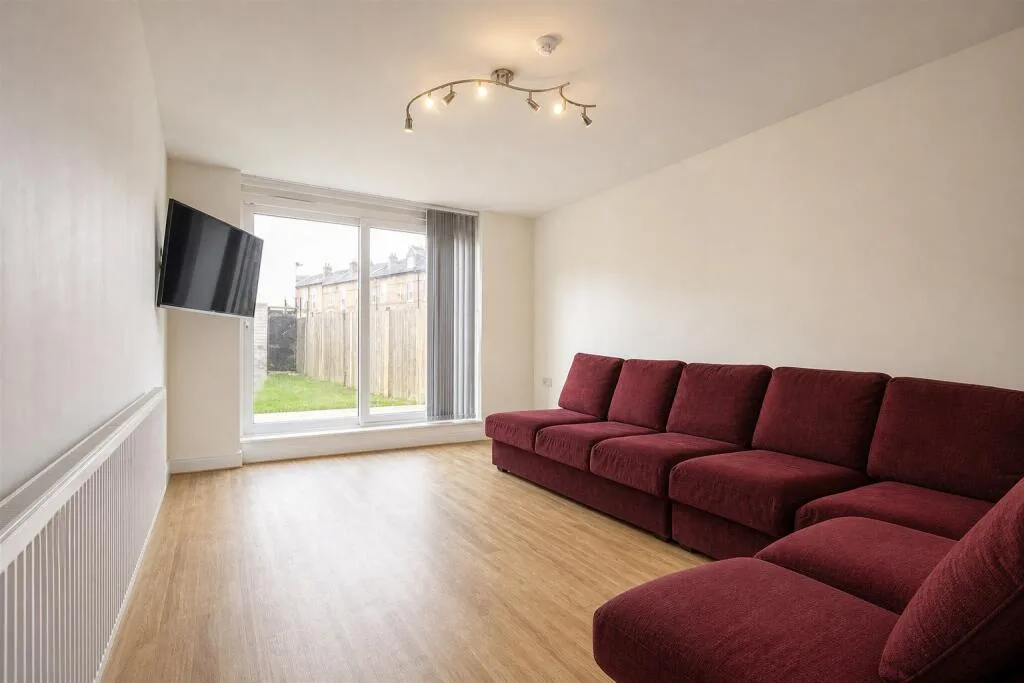 8 bedroom terraced house for rent