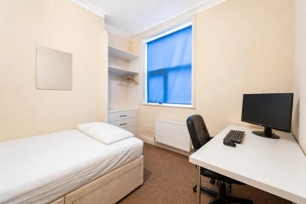 8 bedroom terraced house for rent