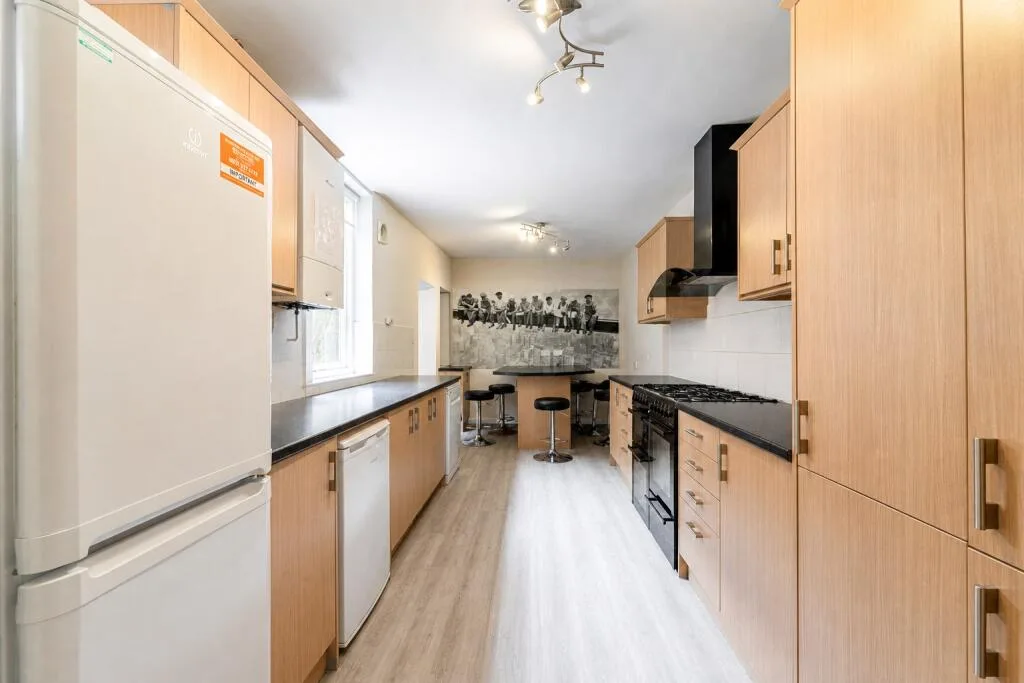 8 bedroom terraced house for rent