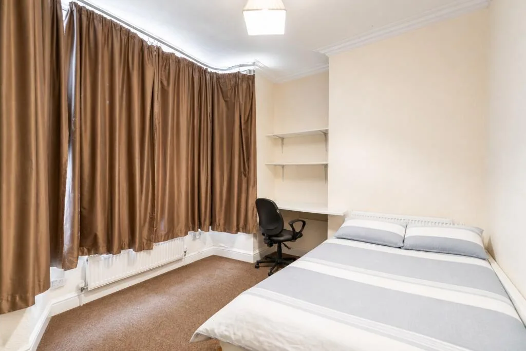 8 bedroom terraced house for rent
