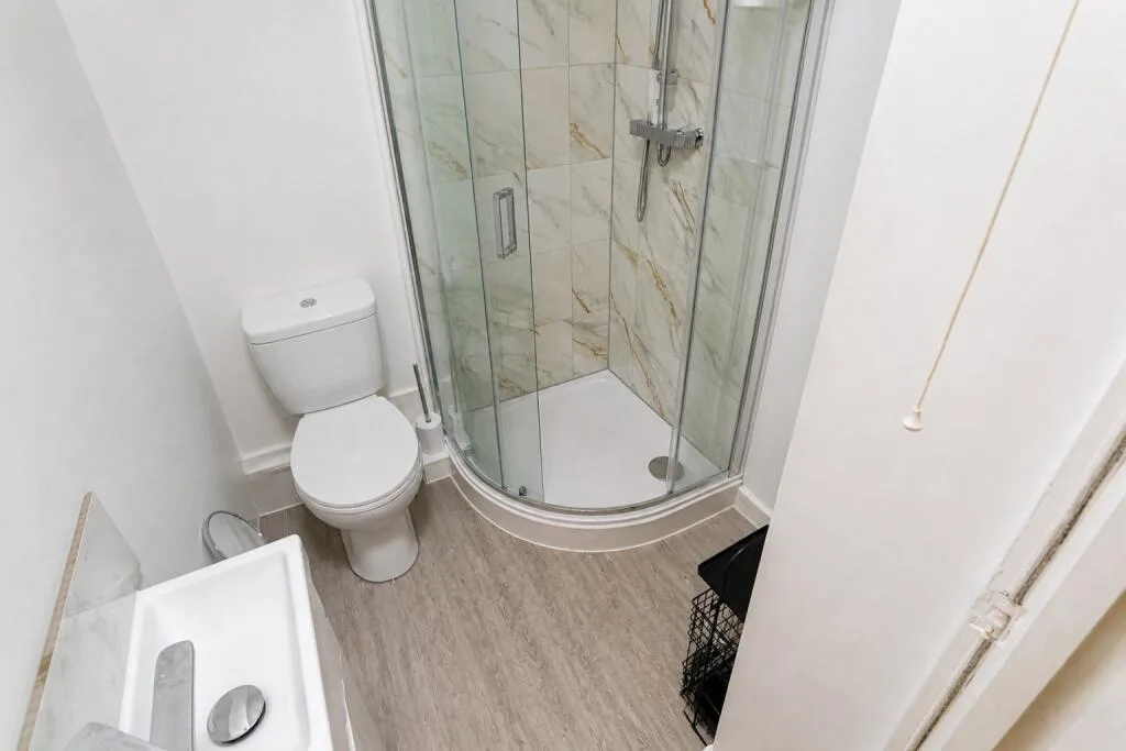 8 bedroom terraced house for rent