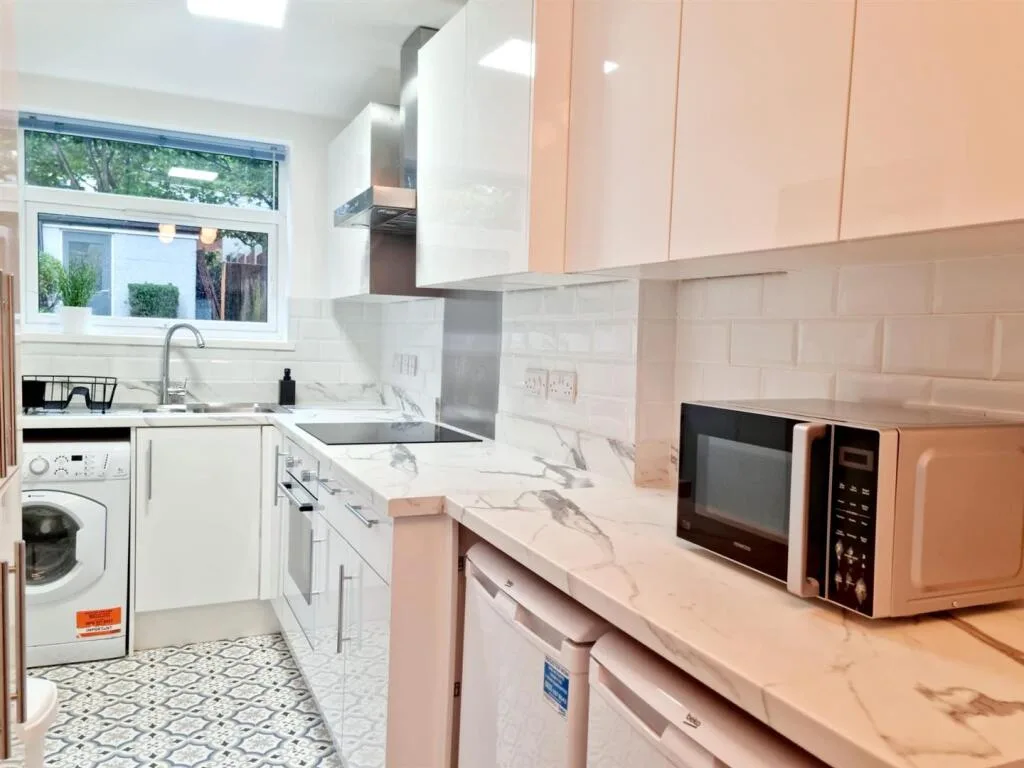 4 bedroom terraced house for rent