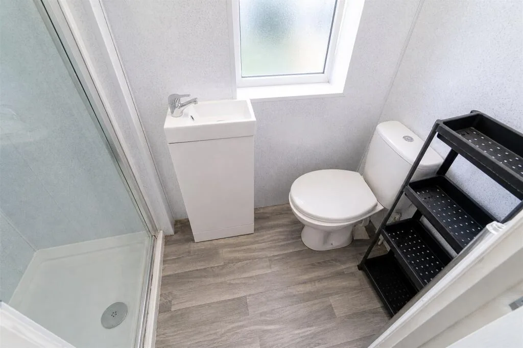 8 bedroom semi-detached house for rent