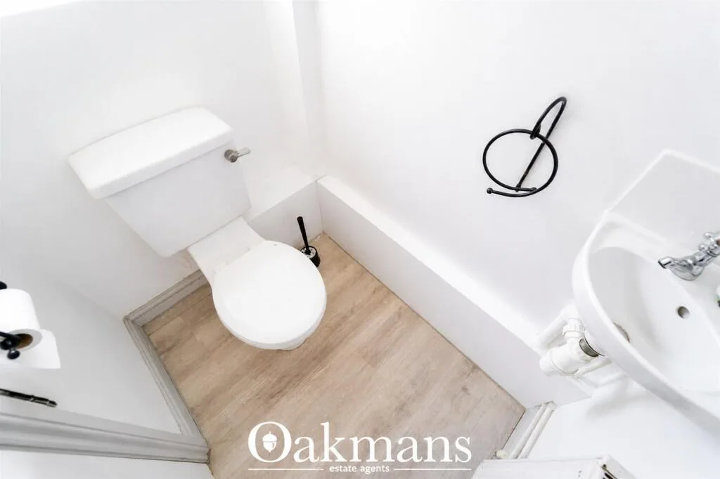 8 bedroom semi-detached house for rent